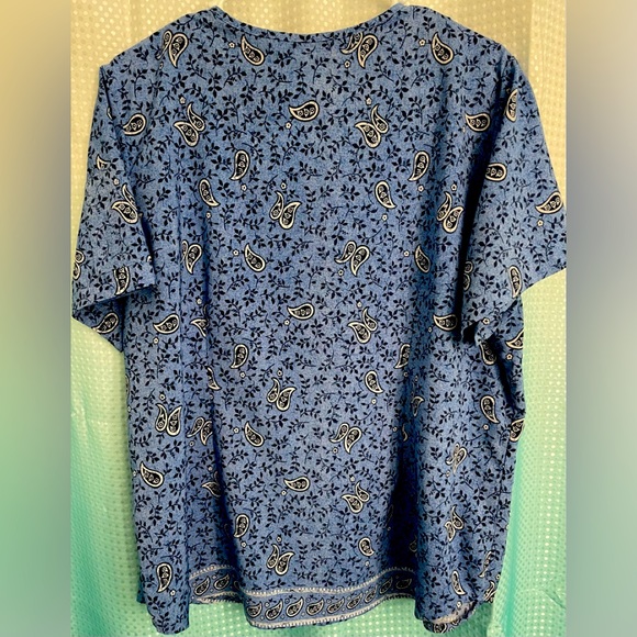 Strictly Scrubs Women's Ceil Paisley Print Stretch
Scrub Top size XL - Picture 4 of 5